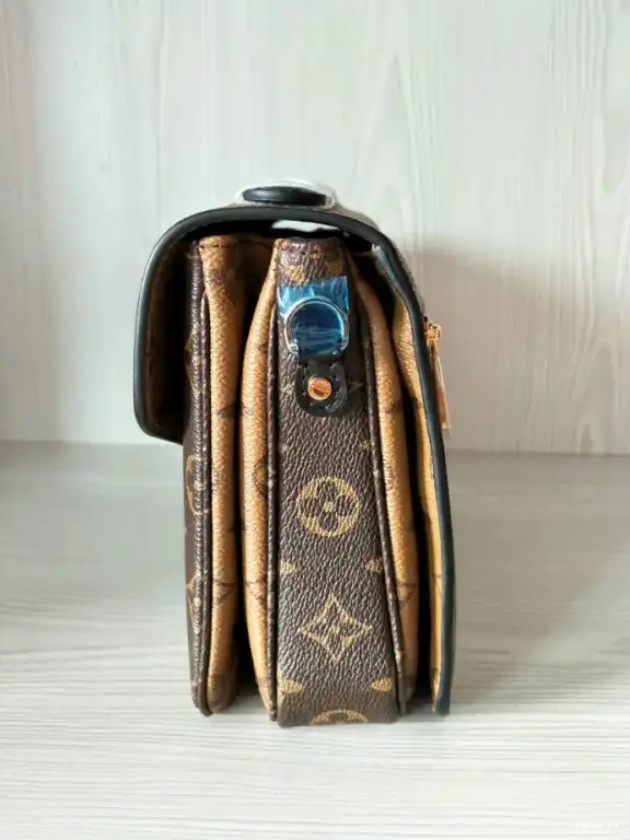 Louis POCHETTE Vuitton METIS 0427